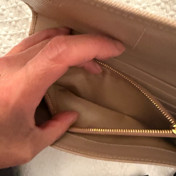 Lightly used. Light pink Saffiano wallet. Authentic. Beautiful. - Picture 11 of 15